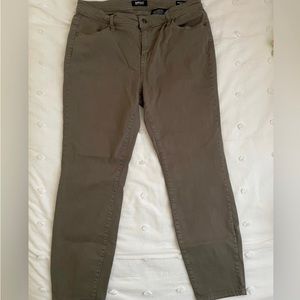 Buffalo olive green skinny jeans, ankle length